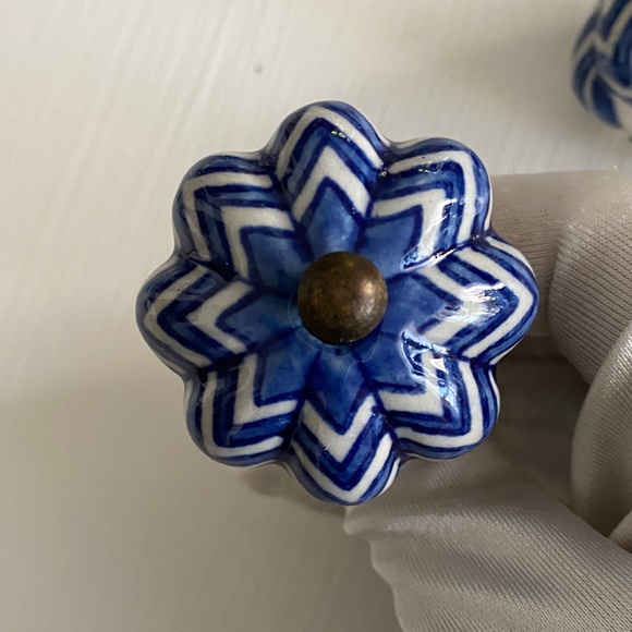 Hand Painted Blue White Ceramic Flower Drawer Cabinet Knob Pulls Set Summer Chic - Picture 8 of 8